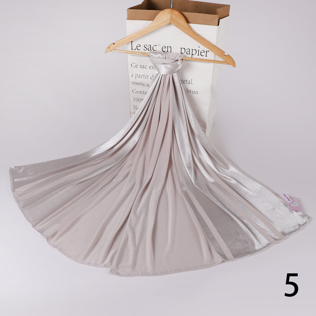 وشاح من القطن الساتان
