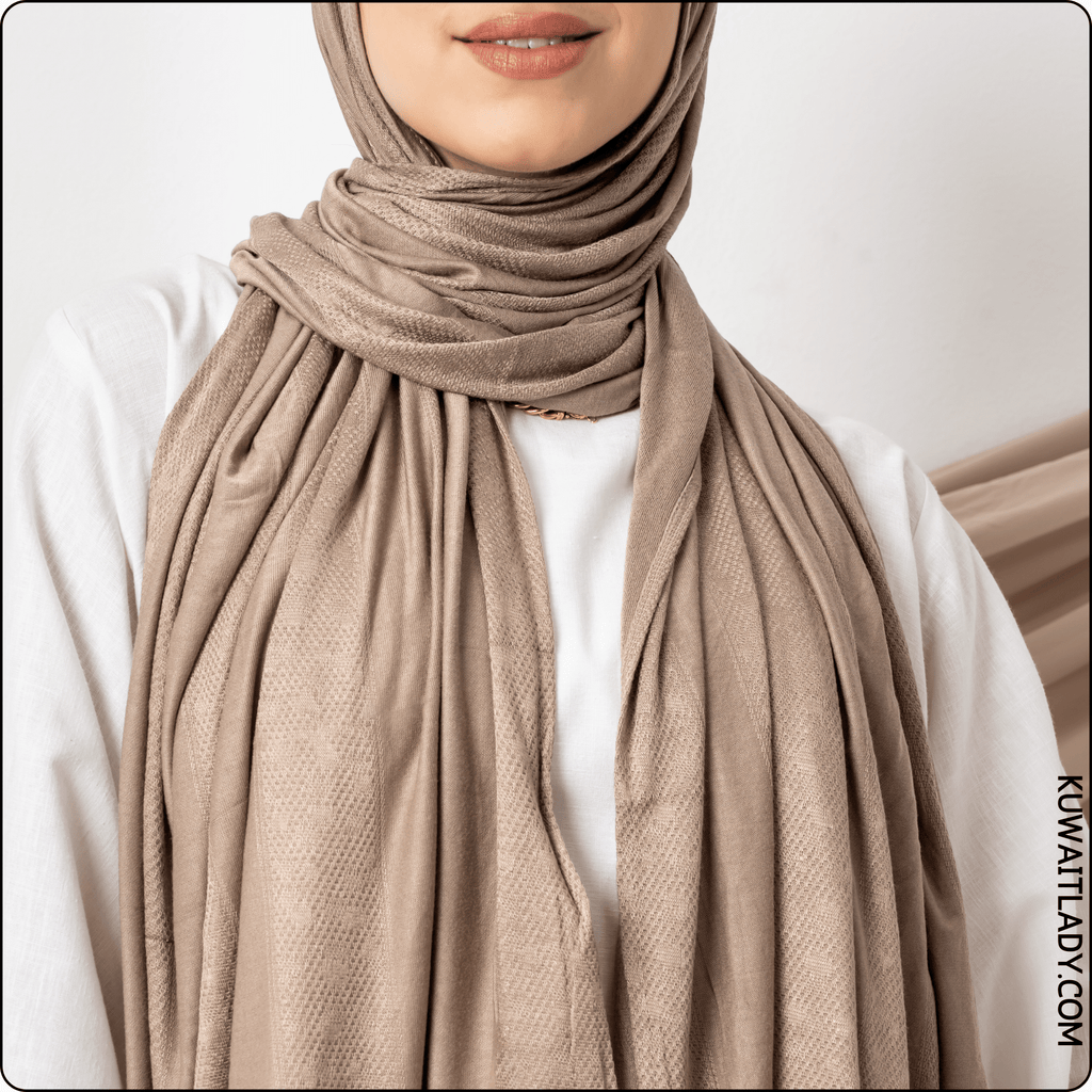 وشاح قطني مطاطي منقط