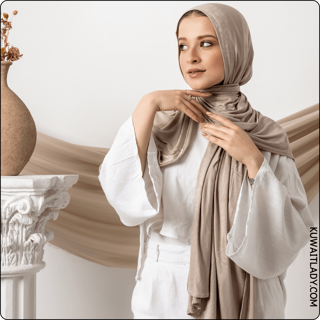 وشاح قطني مطاطي منقط