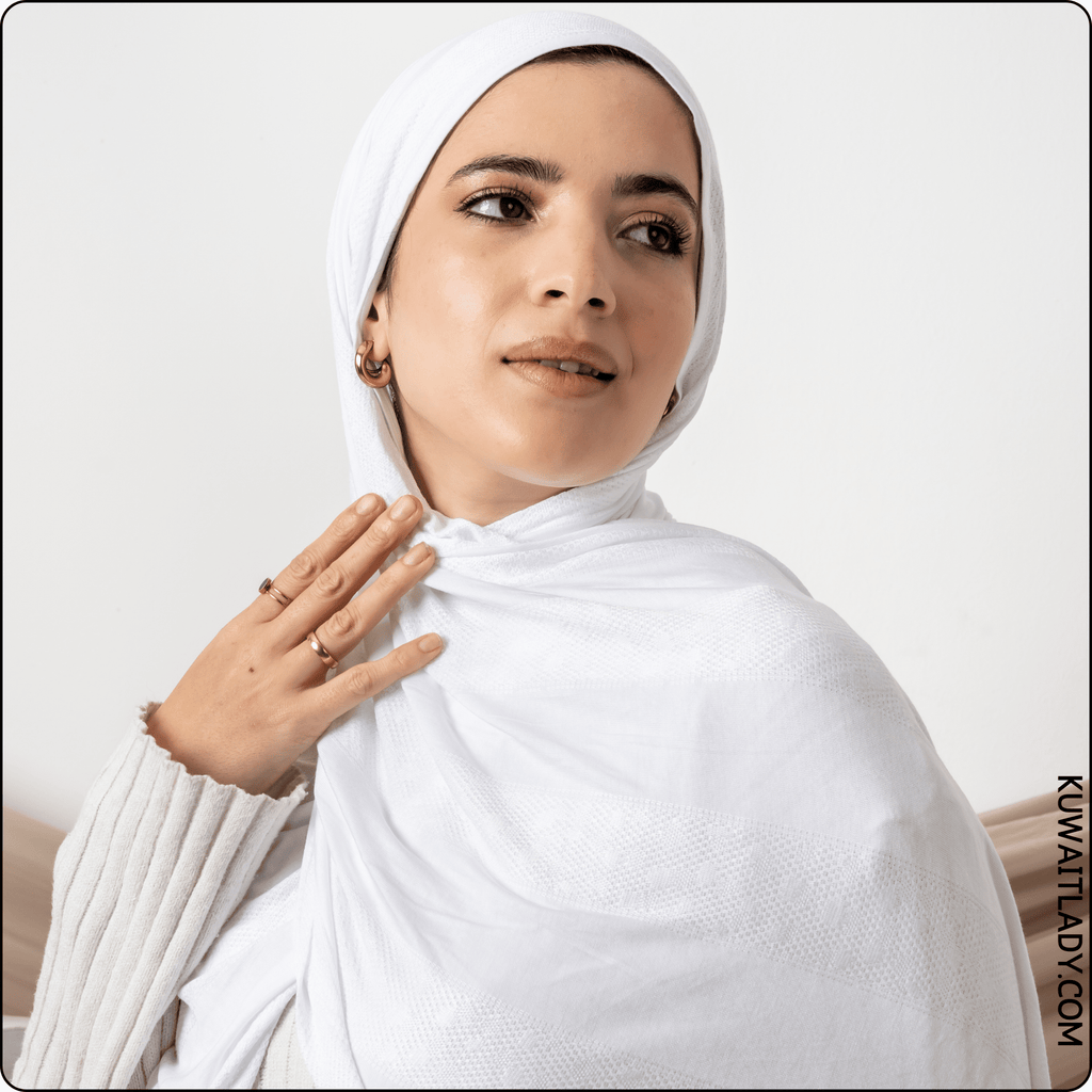 وشاح قطني مطاطي منقط