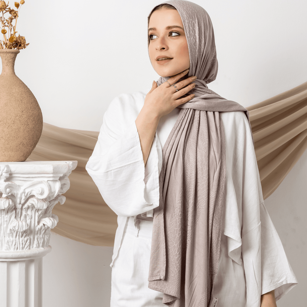 وشاح "هابنينغ" من قطن الجاكار