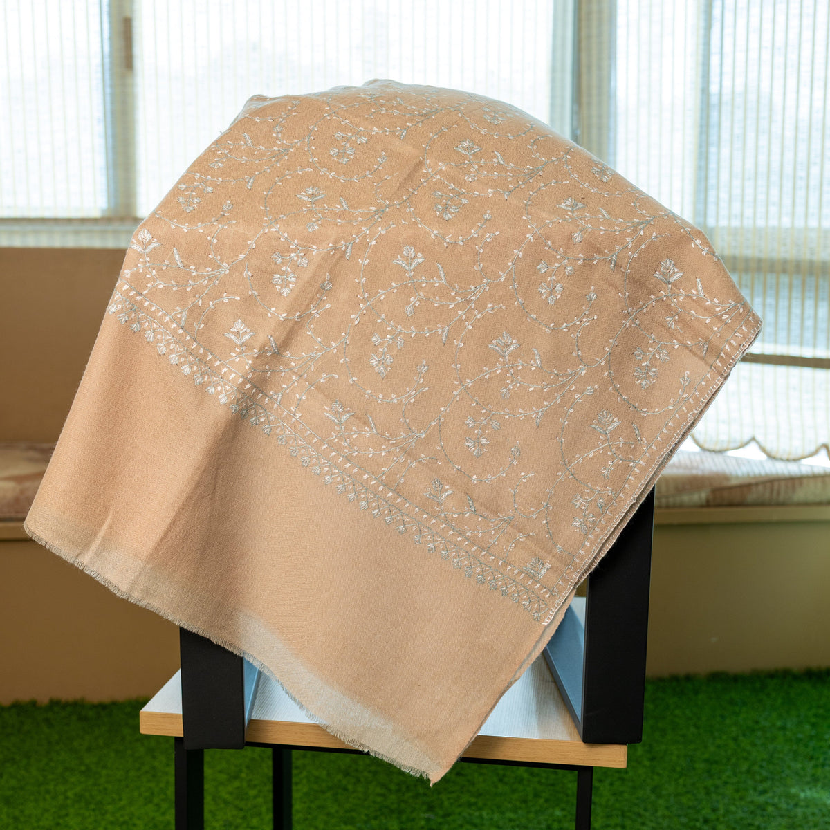 Jaalidar Shawl