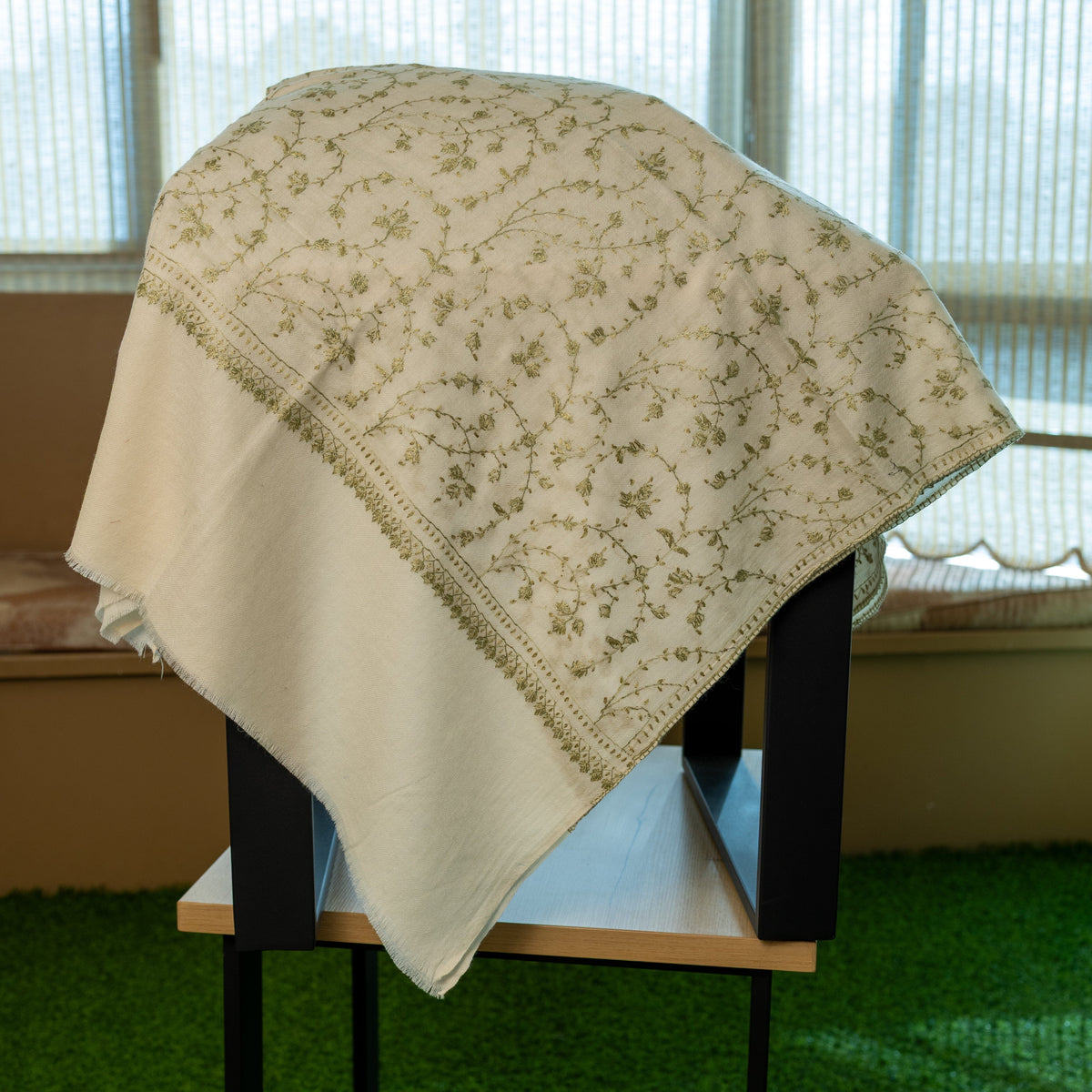 Jaalidar Shawl