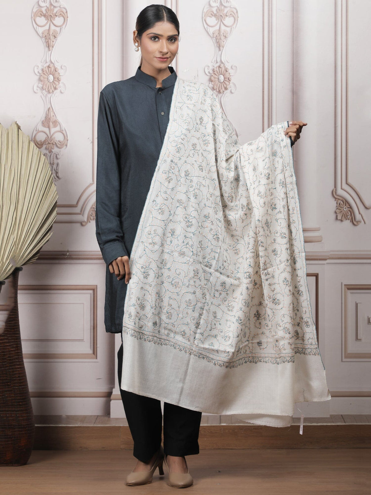 Jaalidar Shawl