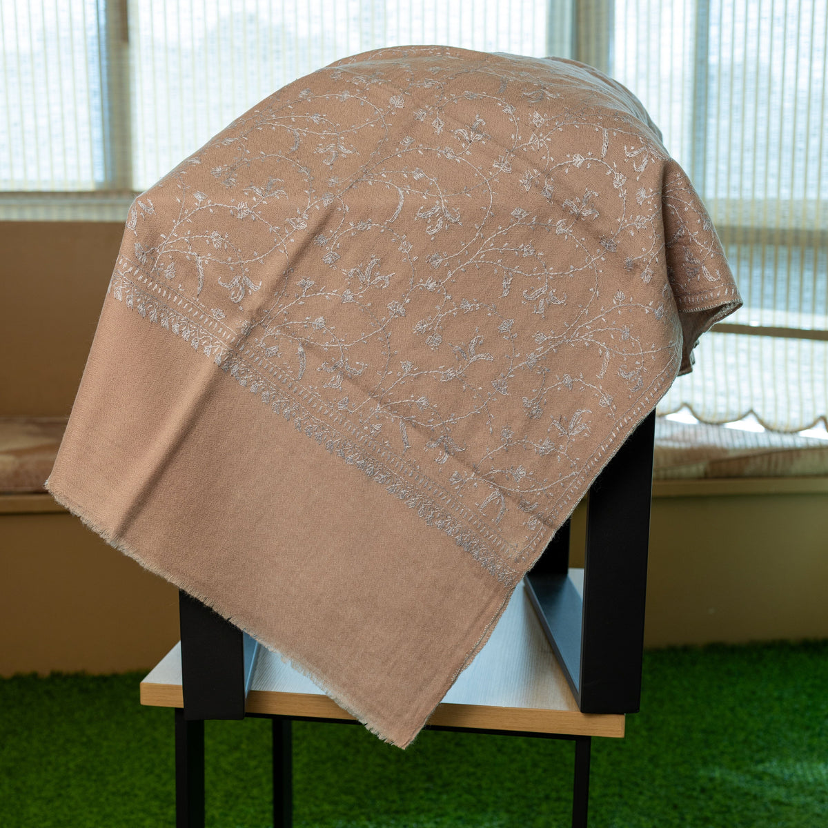 Jaalidar Shawl