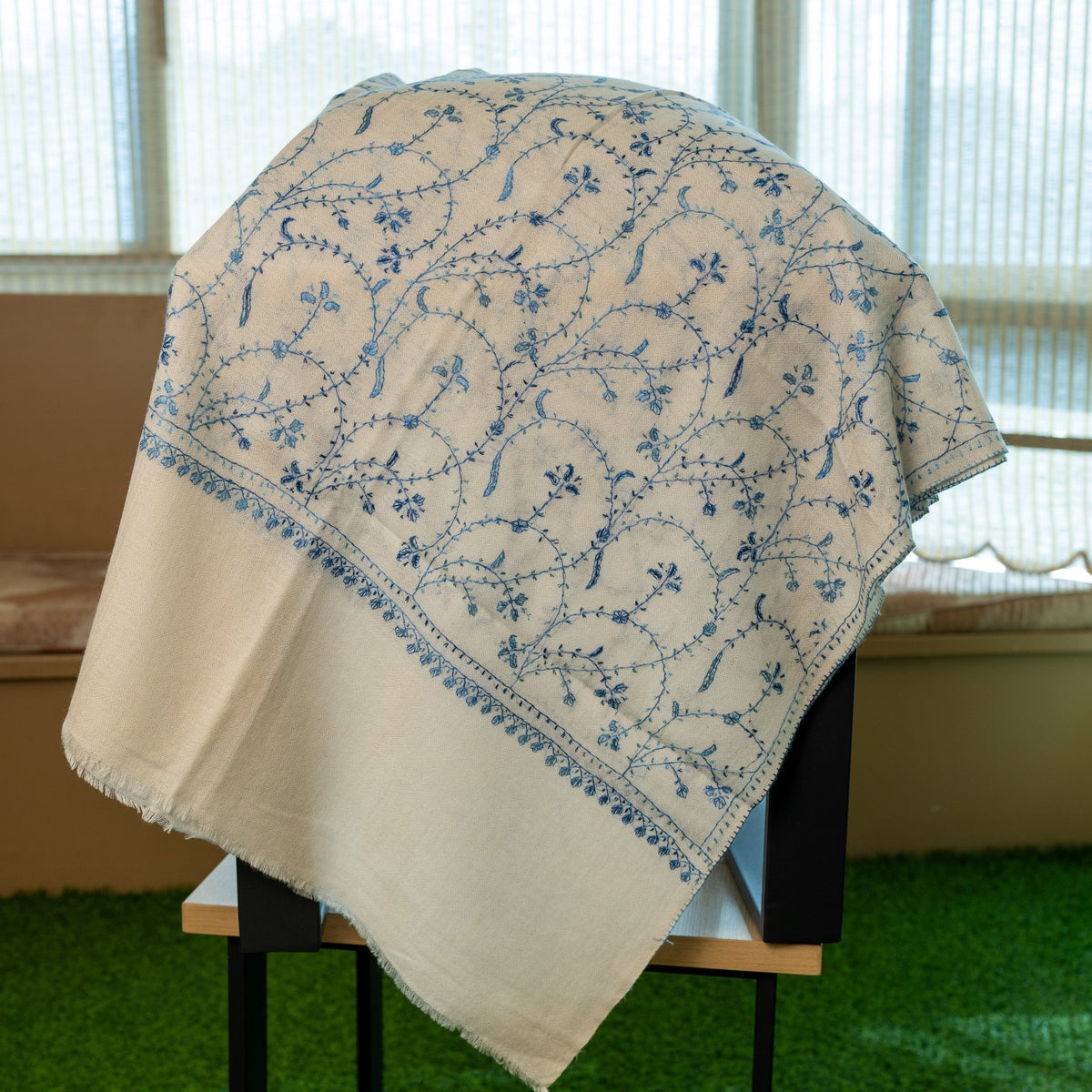 Jaalidar Shawl