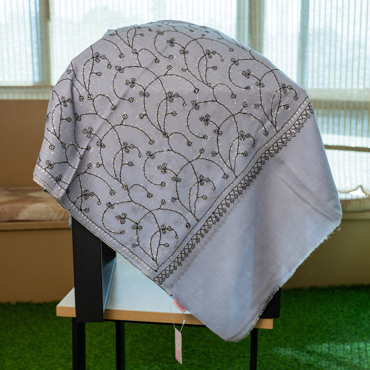 Jaalidar Shawl