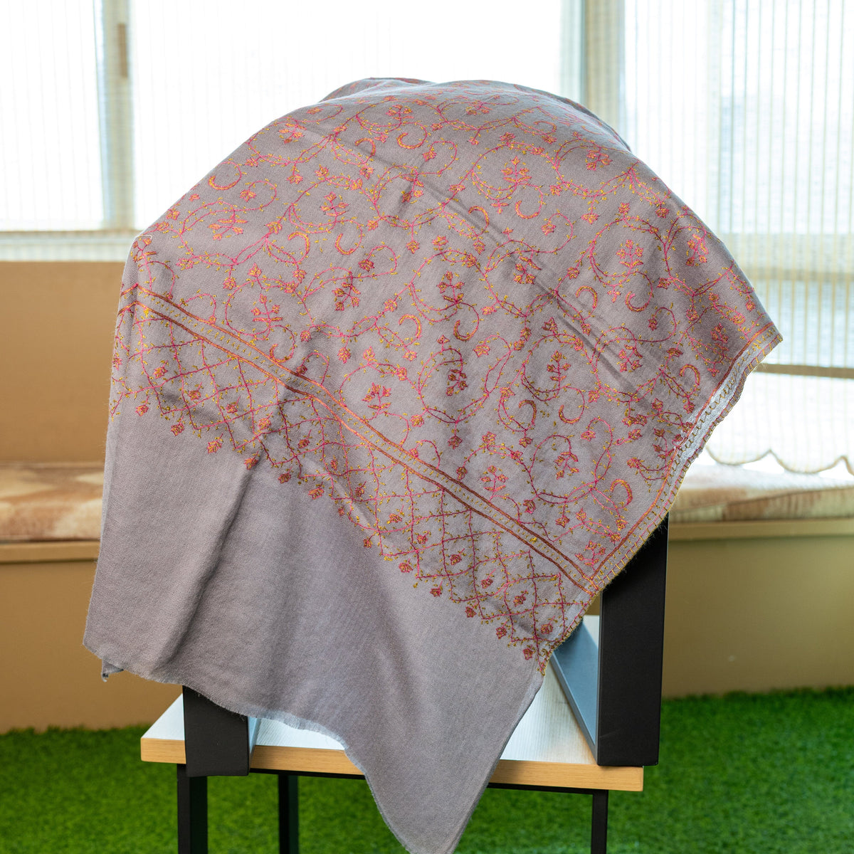 Jaalidar Shawl