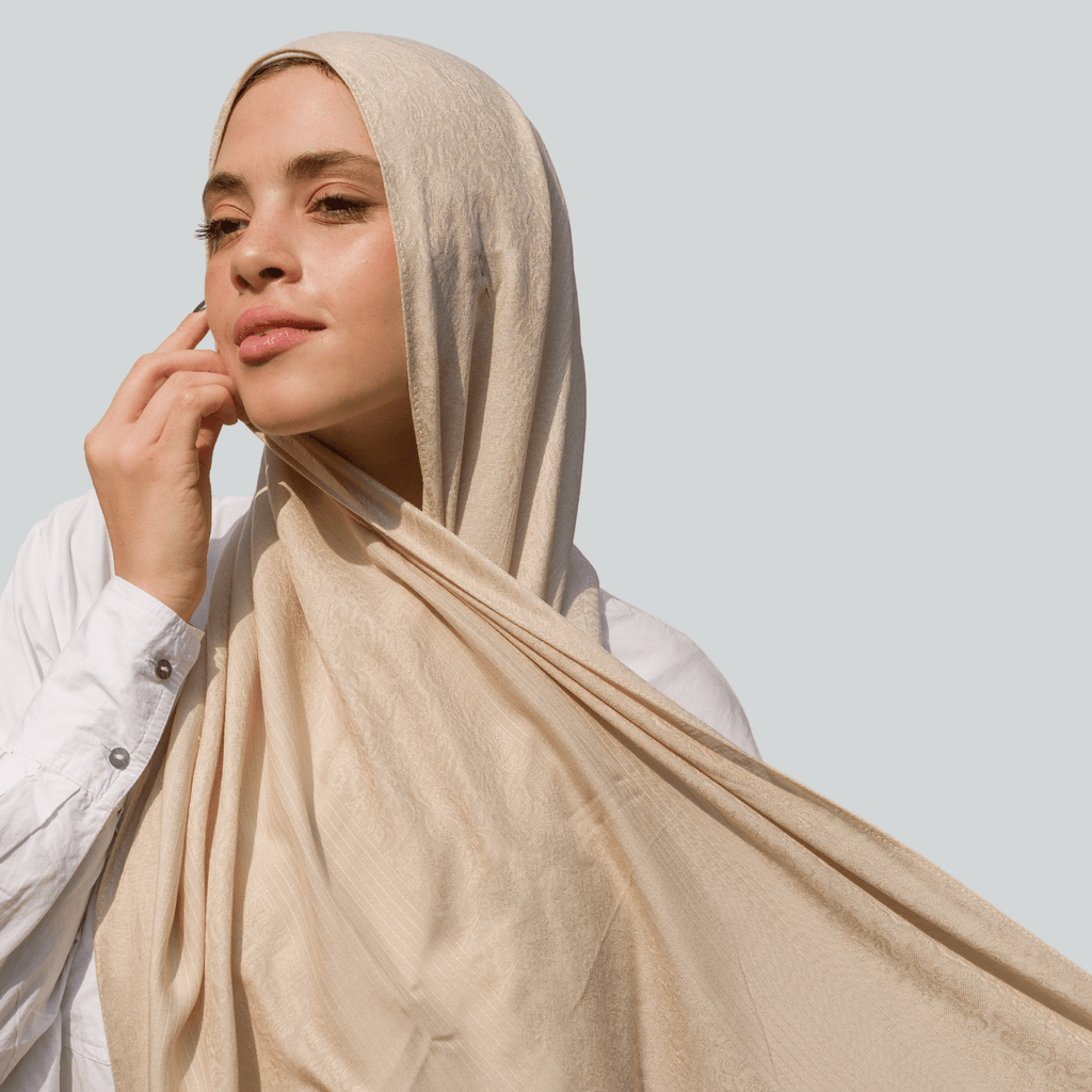 وشاح مخطط من الكتان بنقشة الجاكار