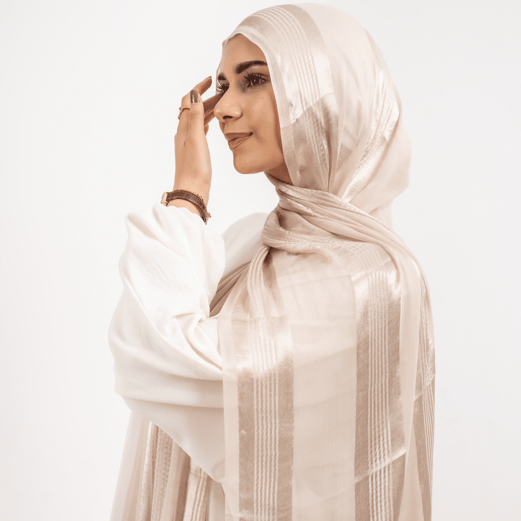 وشاح من الكتان المخطط بالساتان
