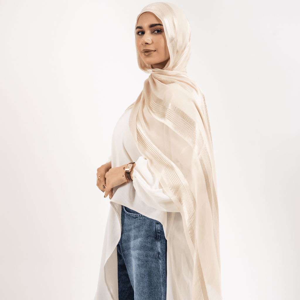 وشاح من الكتان المخطط بالساتان