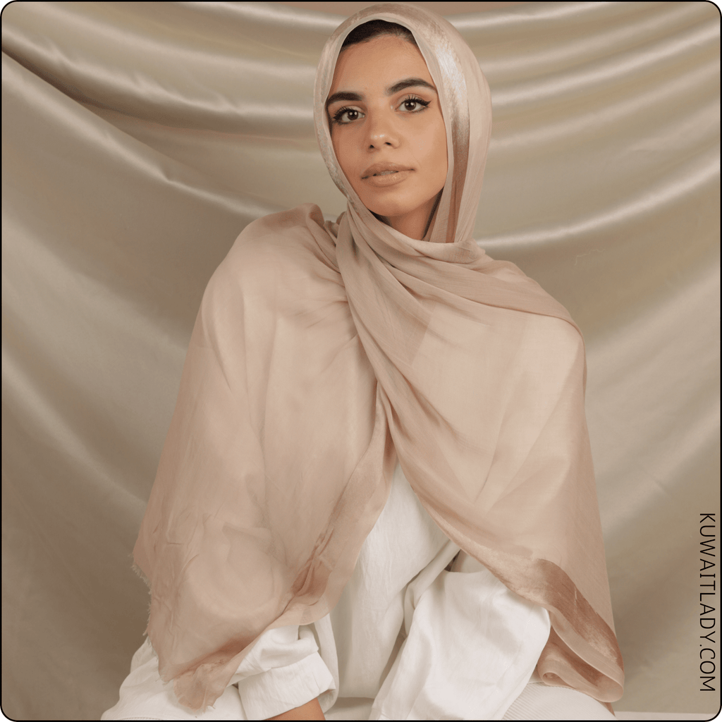 أناقة الشريط الواحد من الساتان