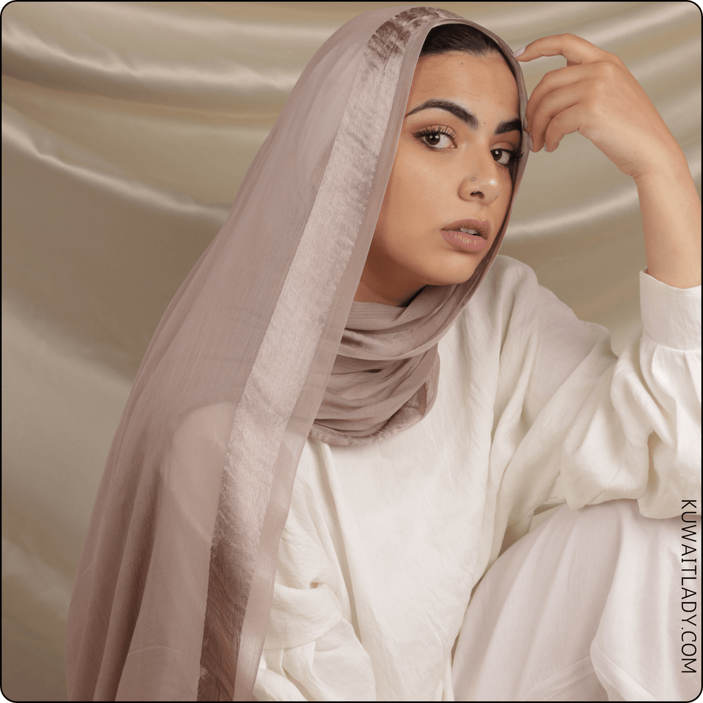 أناقة الشريط الواحد من الساتان