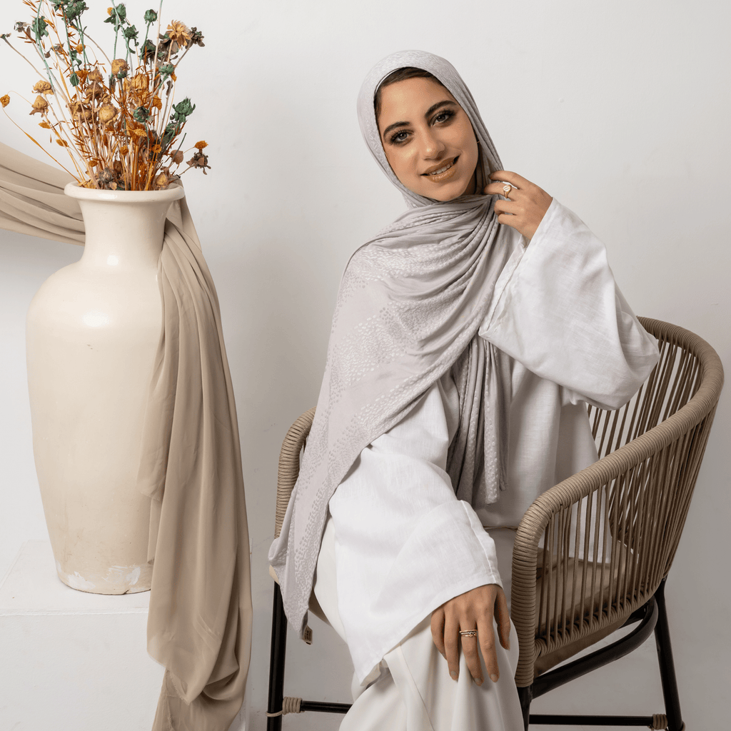 وشاح قطني مطاطي منقط