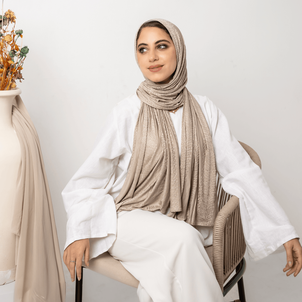 وشاح قطني مطاطي منقط