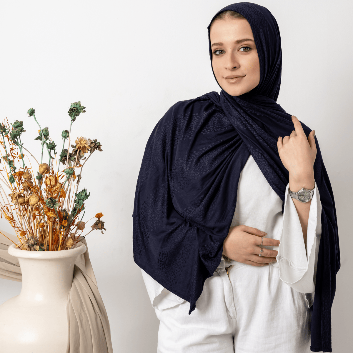 وشاح قطني مطاطي منقط