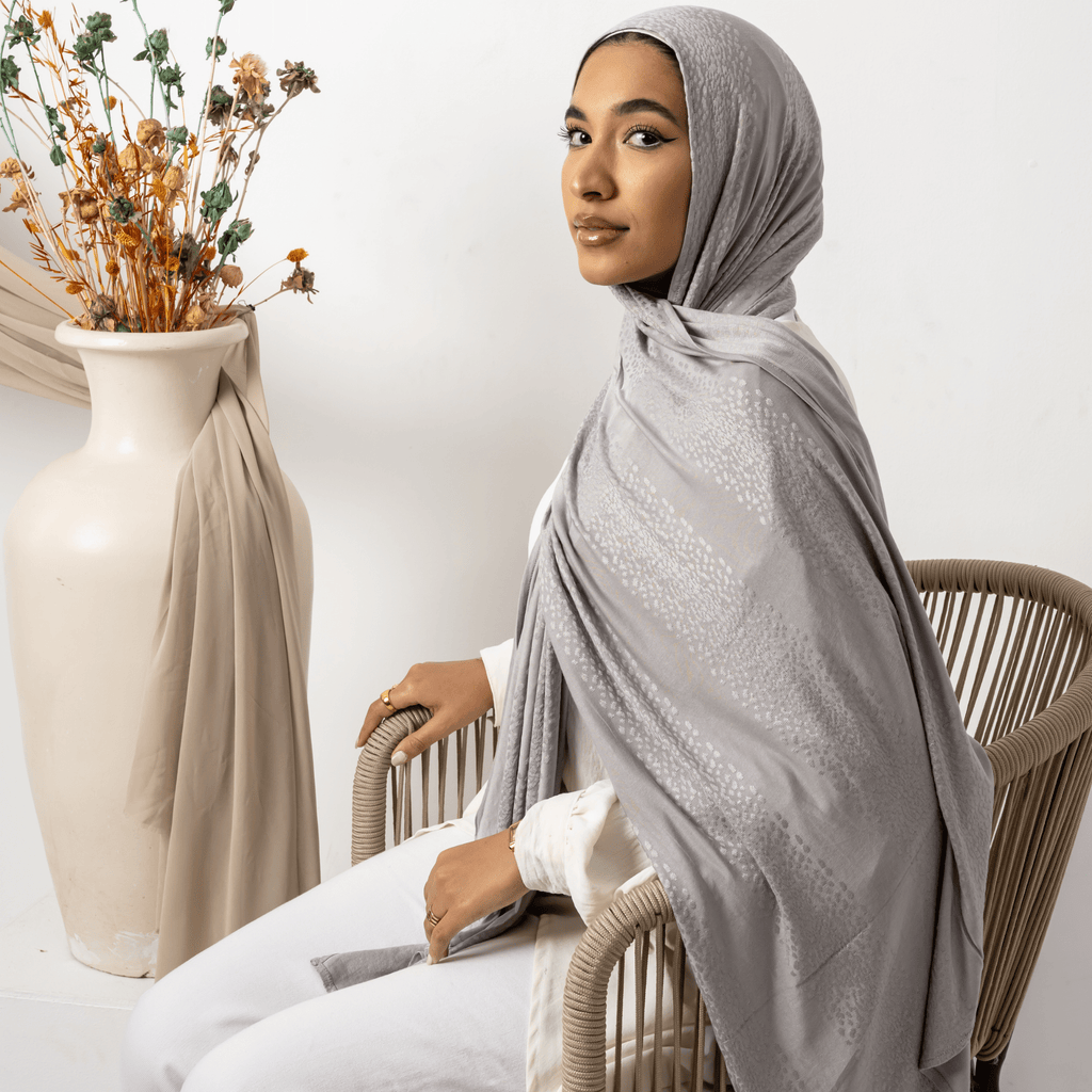 وشاح قطني مطاطي منقط