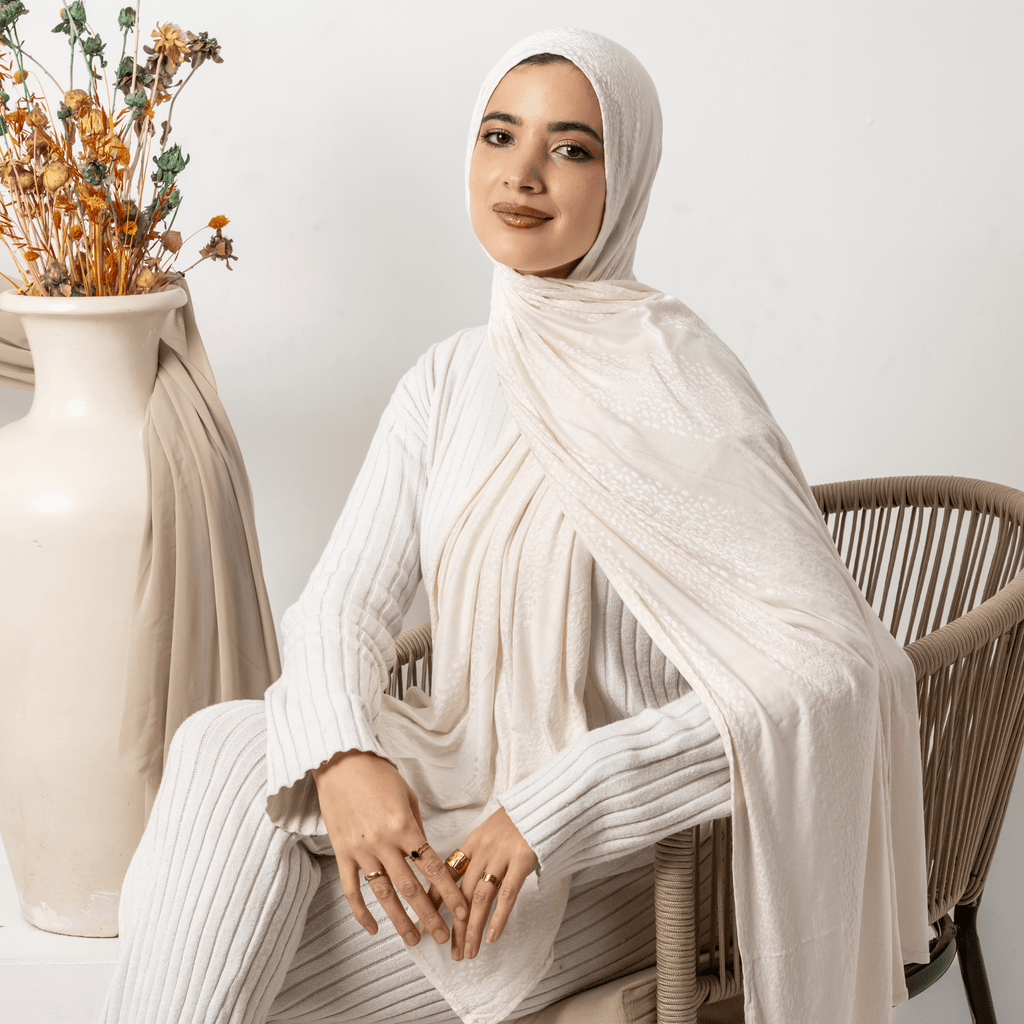 وشاح قطني مطاطي منقط