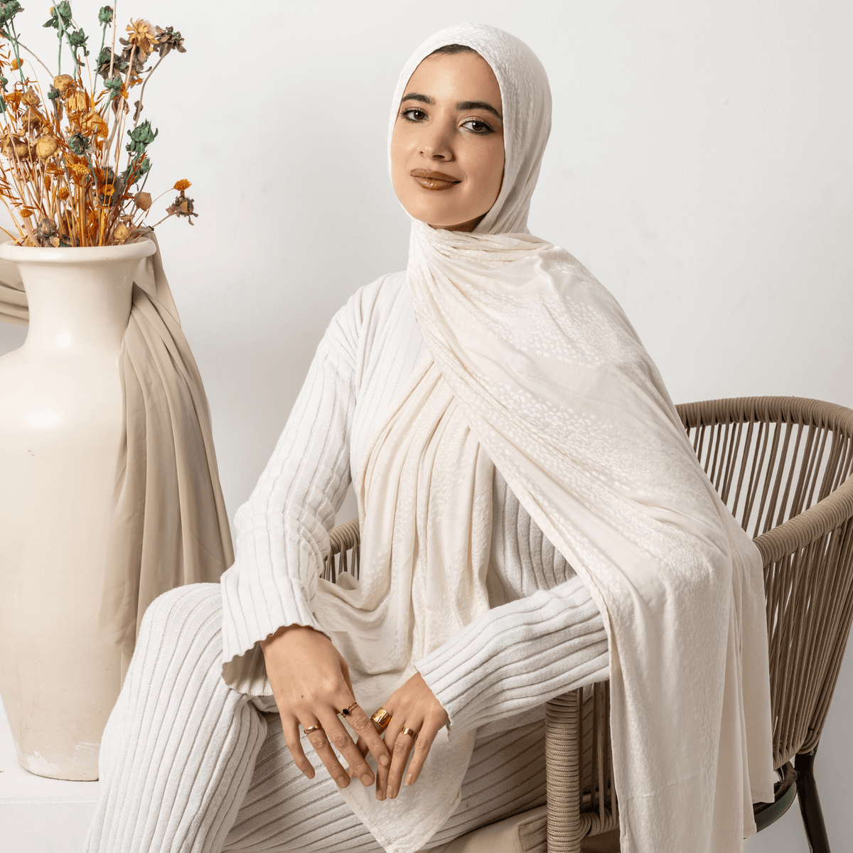 وشاح قطني مطاطي منقط