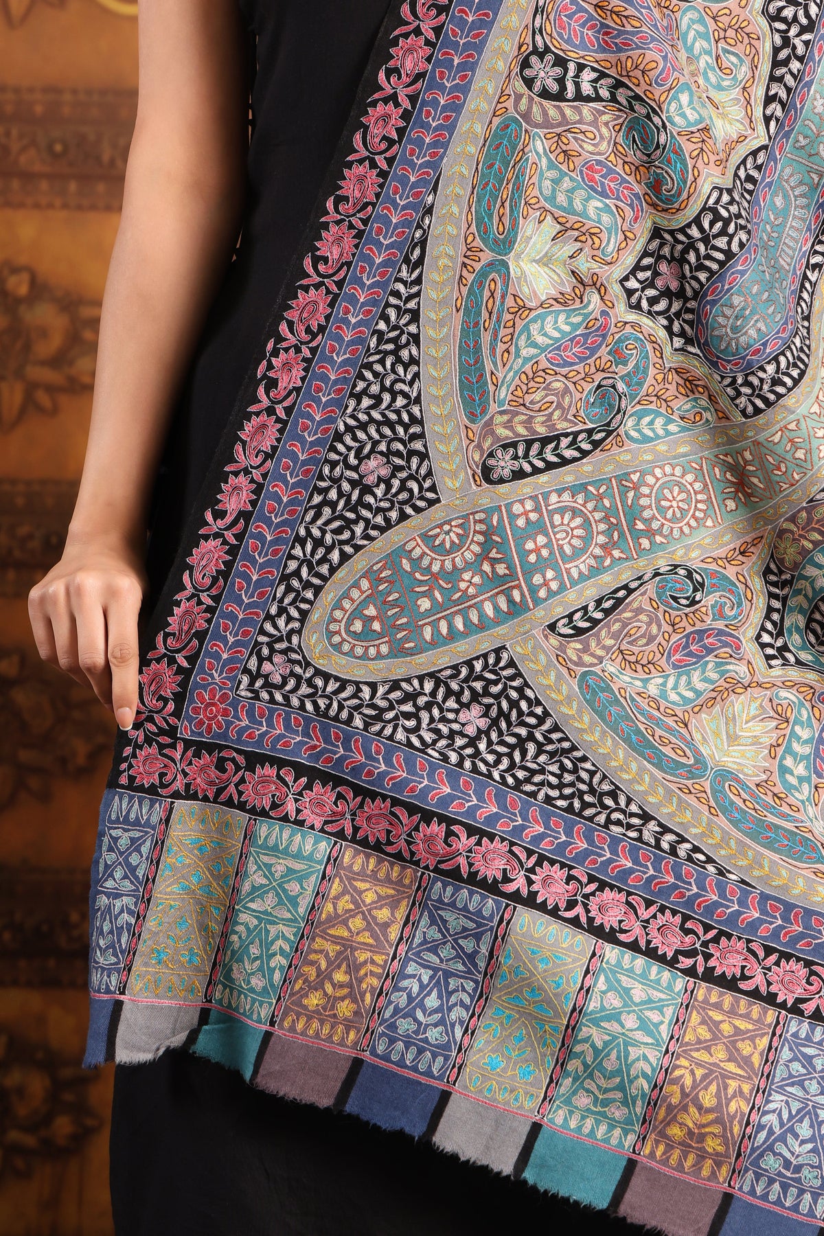 Traditional Kashmiri Pashmina Shawl