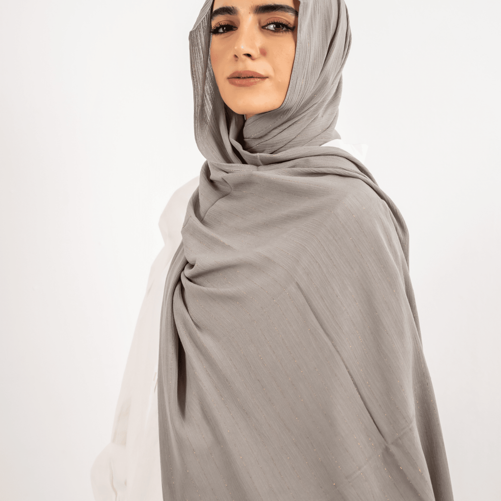 وشاح من الفيسكوز بخطوط ذهبية