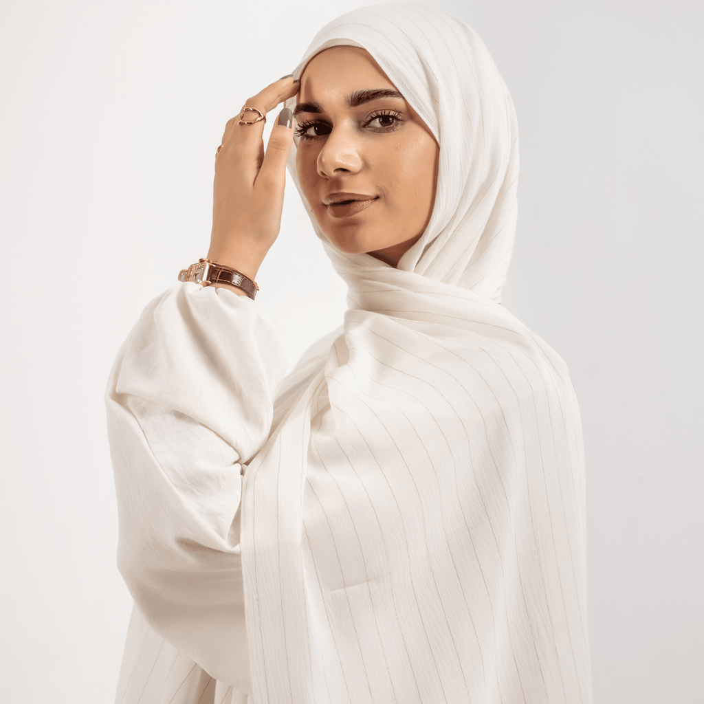 وشاح من الفيسكوز بخطوط ذهبية