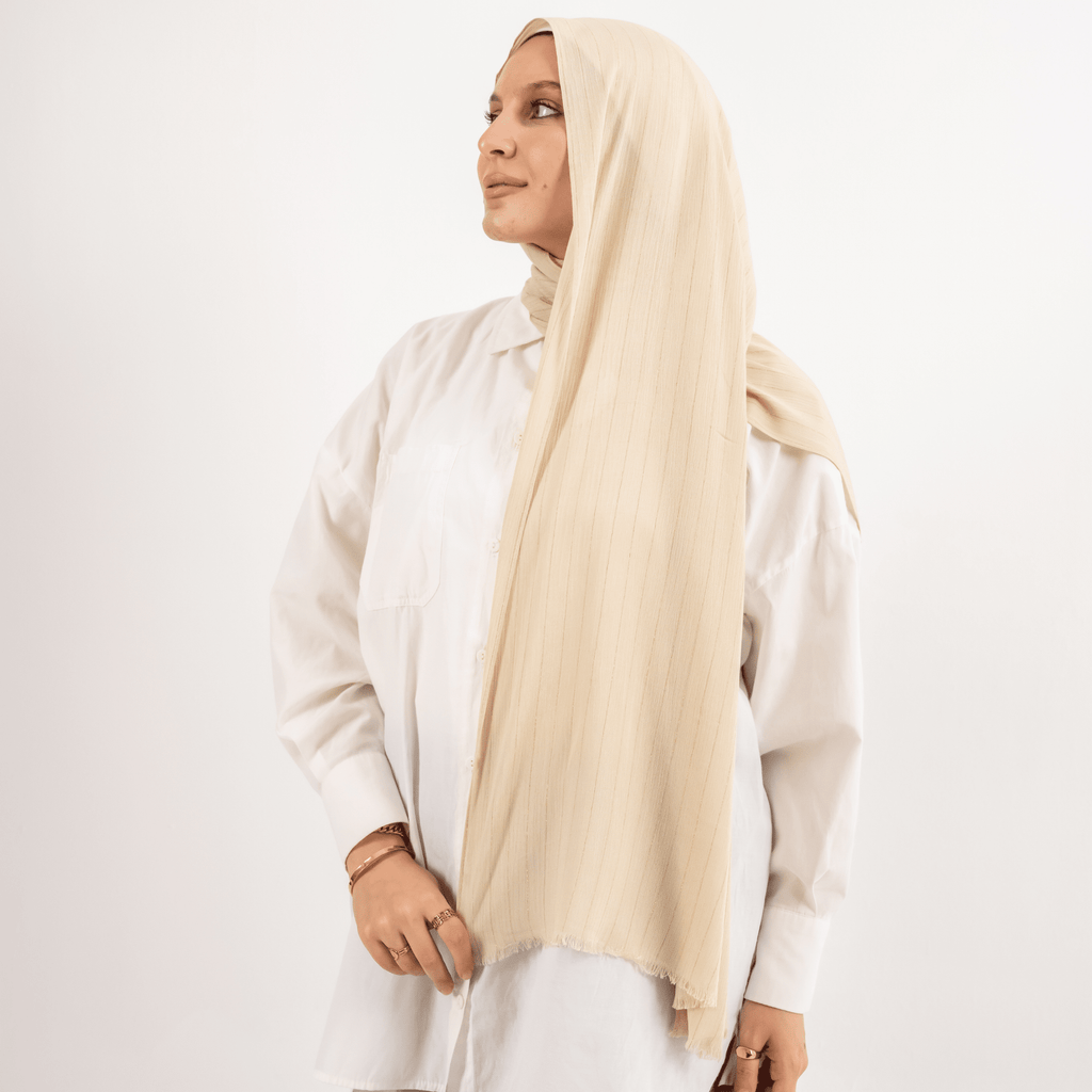 وشاح من الفيسكوز بخطوط ذهبية