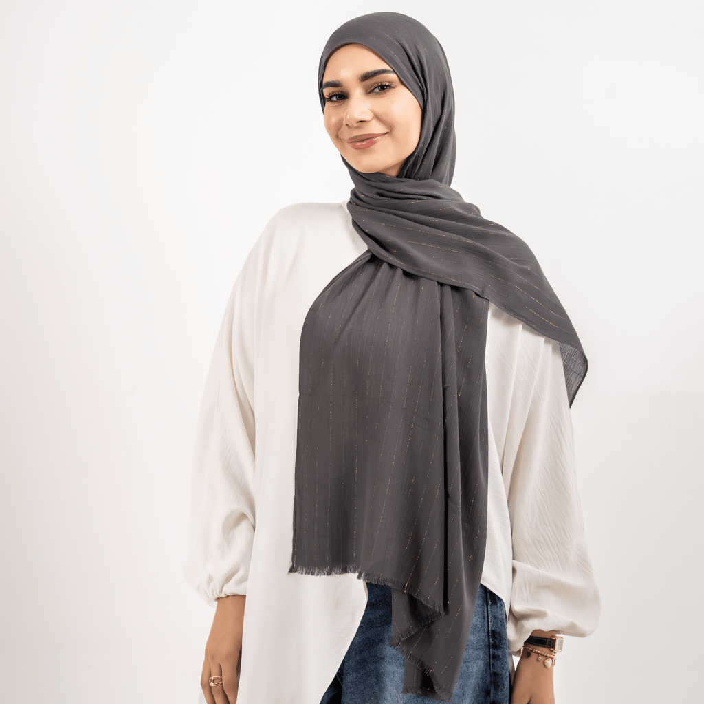 وشاح من الفيسكوز بخطوط ذهبية